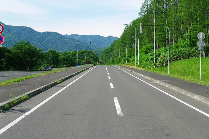 タクシー会社は車通勤可能？