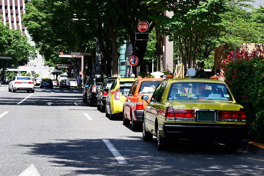 タクシー運転手が「付け待ち」で稼ぐコツやポイントとは？